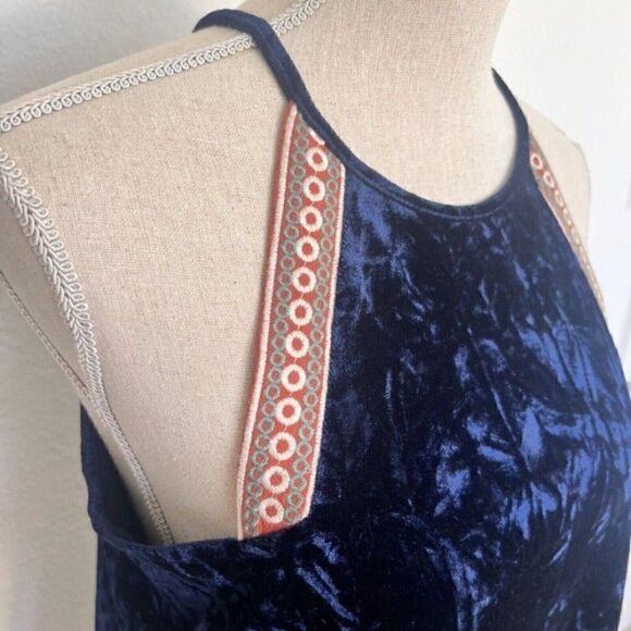 THML Anthropologie Womens Sleeveless Blue Crushed Velvet Embroidered Trim Top SM - Picture 2 of 10